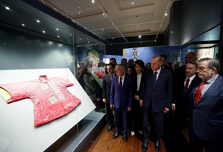 Başkan Erdoğan, Fatih Sultan Mehmet Sergisi’ni gezdi