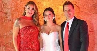 Pınar Altuğ’un kızı Su Atacan güzelliği ile hayran bıraktı