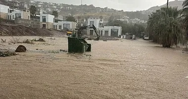Bodrum’da sağanak! Yollar göle döndü
