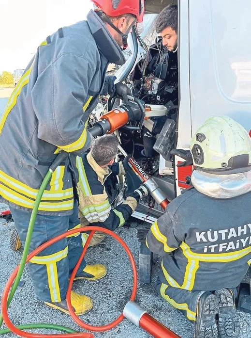 kutahyada-ambulans-tira-carpti-hasta-oldu-1782324944498.jpeg