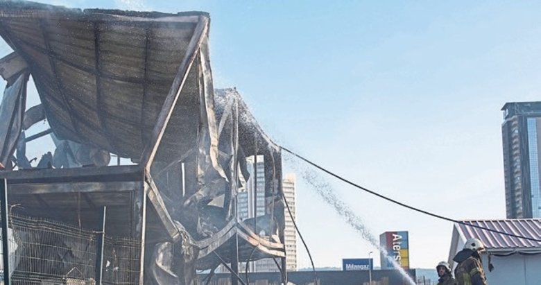Şantiyedeki konteynerler alevlere teslim oldu