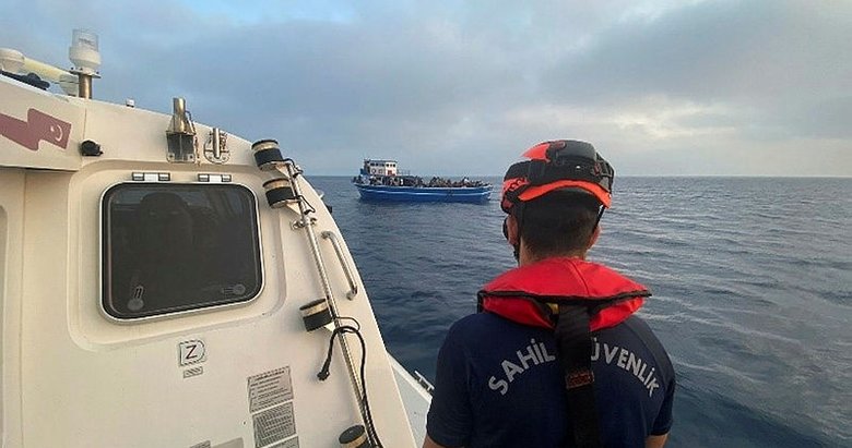 Balıkçı teknesinde 191 sığınmacı yakalandı