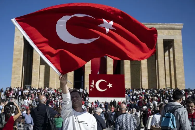 en-guzel-29-ekim-cumhuriyet-bayrami-mesajlari-2026-kisa-anlamli-duygusal-ve-resimli-kutlama-sozleri-1793168485445.png