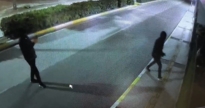 İzmir’de iş yerinin kurşunlanması güvenlik kamerasında