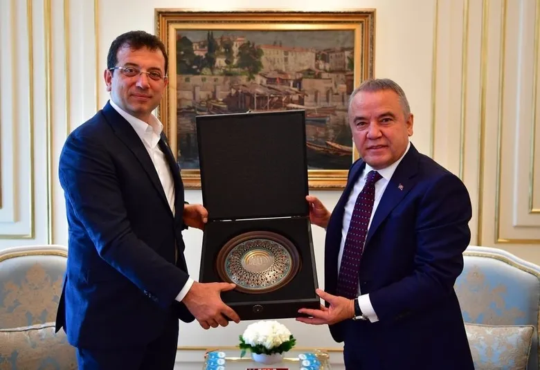 muhittin-bocekten-bomba-itiraf-5-milyon-euroyu-imamogluna-bakin-gondermis-1787054159457.jpeg