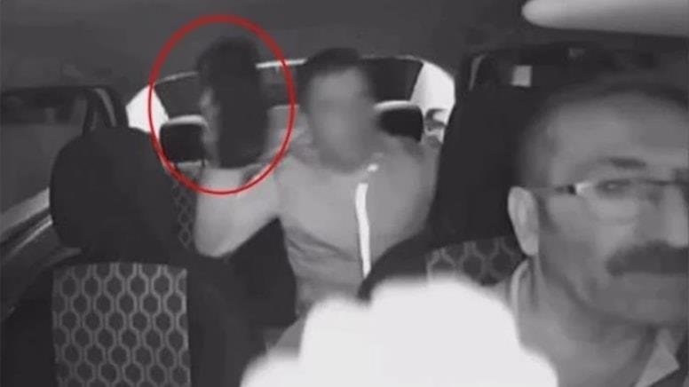 İzmir’de kaldırım taşıyla vurarak taksiciyi gasp etmişti! Cezası belli oldu