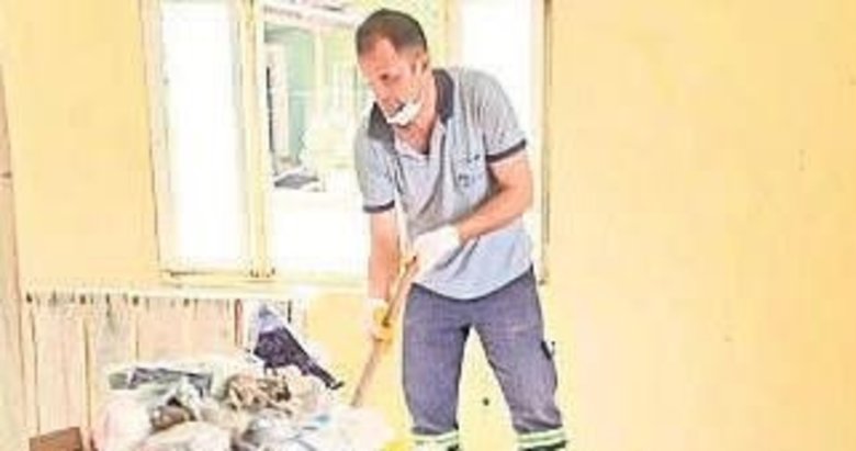 2 katlı müstakil evden 4 kamyon çöp çıktı