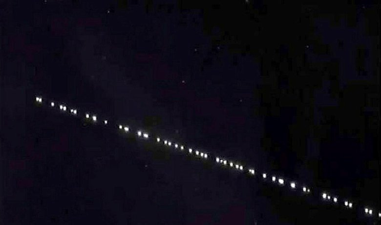 Ayvalık’ta Elon Musk’ın Starlink uydularının geçişi net olarak izlendi