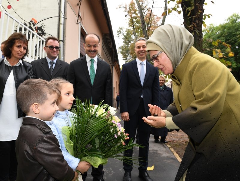 Emine Erdoğan Macaristan Kispest Gökkuşağı Anaokulu açılışına katıldı