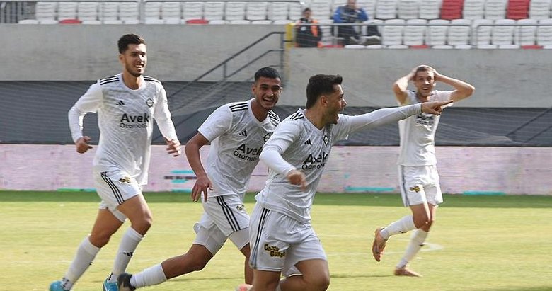 Altay’da Ali alkış topladı