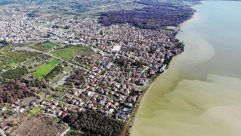 Su altında kalan narenciye bahçeleri havadan görüntülendi