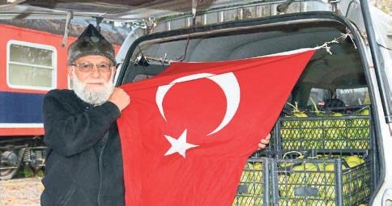 Elmacı Dede Mehmetçik için yine yollara düştü