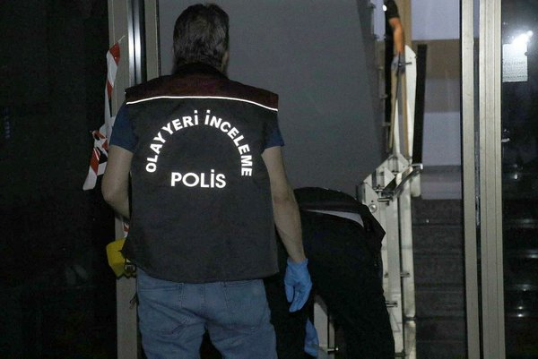 Kıskandığı kocasını bıçaklayarak öldürdü