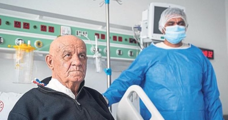 Oğlundan babasına kök hücre nakli