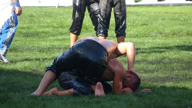 Denizli’de yağlı güreş heyecanı! 500 pehlivan er meydanında!