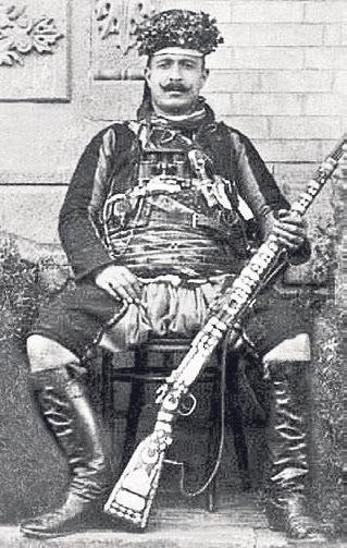 Eşkıyalıktan kahramanlığa efeler