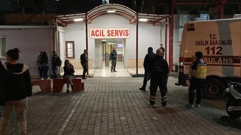 İzmir’de bir kişi aracına binerken silahla vuruldu