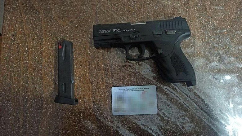 İzmir-Çeşme yolunda magandalık! Fenomen olmaya kalkarken gözaltına alındı