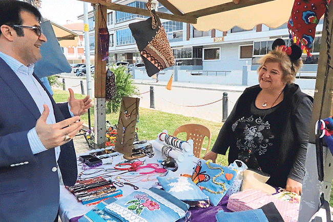 Tire Kaymakamı Tanrıseven’in vatandaşlarla diyaloğu müthiş... Sıcak, samimi.