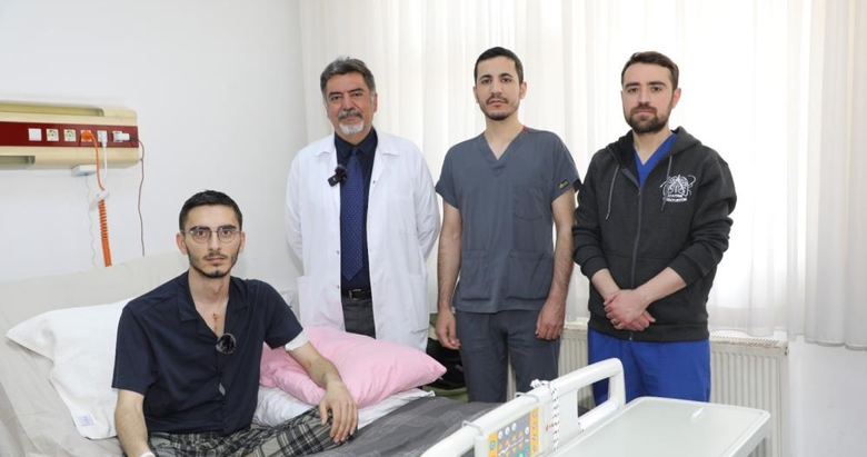 Grip olduğunu düşünerek doktora gitmedi: 23 yaşındaki genç 6 saatlik ameliyata alındı!