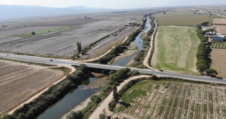 Büyük Menderes Nehri kurudu, çiftçiler endişeli