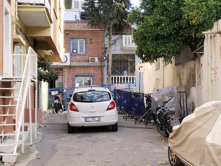 İzmir’de kan donduran olay! Kız arkadaşının cansız bedeniyle karakola gitti!