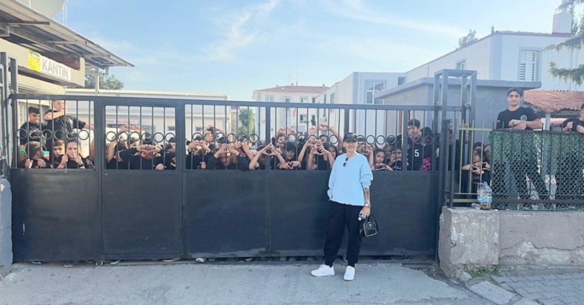 Öğrencilerinden Elvan öğretmene moral sürprizi!
