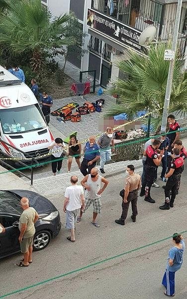 İzmir’de kuaförde koca katliamı! 3 kişiyi vurdu intihar etti