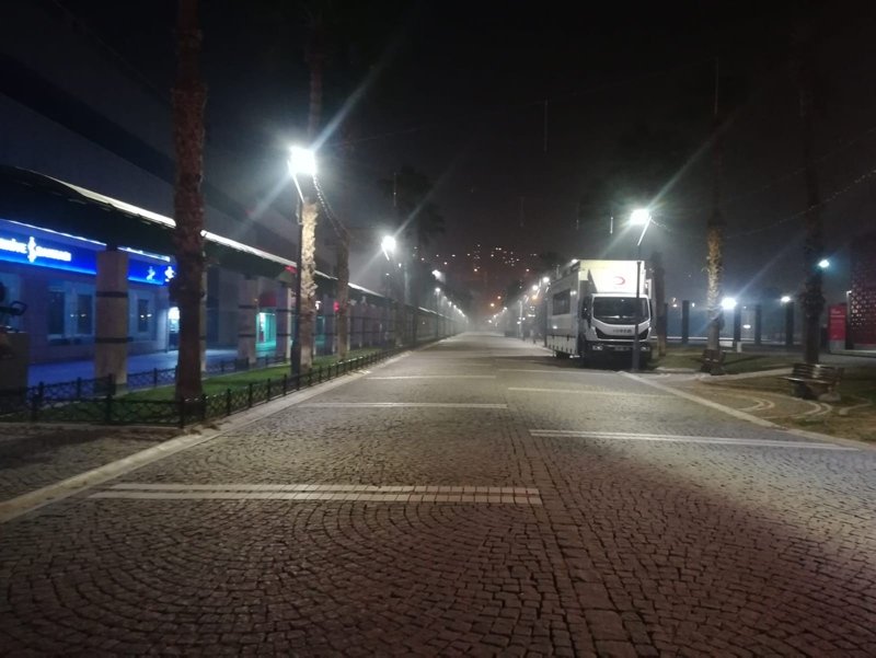 İzmir sokağa çıkma kısıtlamasının ardından sessizliğe büründü