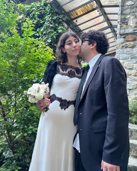 Model Öykü Baştaş evlendi: Gelinlik seçimi sosyal medyanın diline düştü