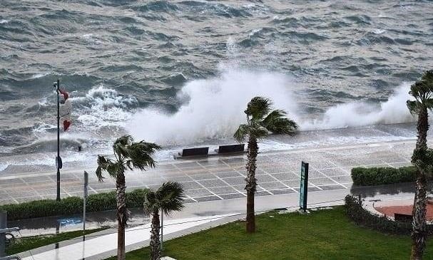 Ege’ye sağanak yağış geliyor! İzmir’de bugün hava nasıl olacak?