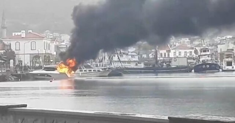 İzmir’de lüks tekne yangını! Denize atlayarak canlarını kurtardılar