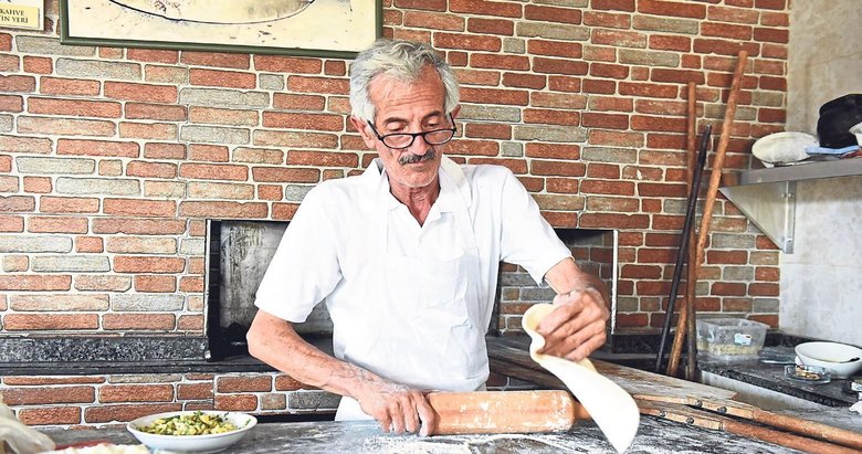 Tepe Kahve Çetin’in Yeri, 75 yıldır doğal ürünler sunuyor