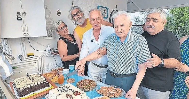 Asırlık Yusuf amcaya sürpriz kutlama