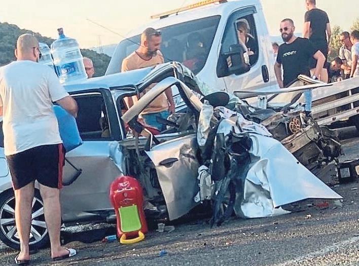 Ailesi için kanseri yenen anne kazada can verdi