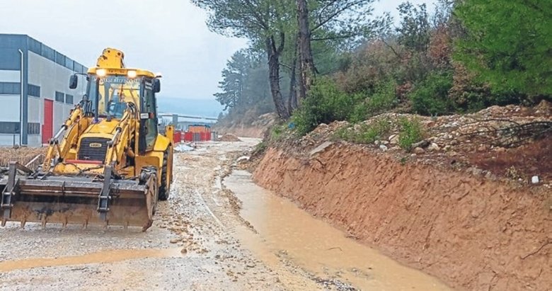 Muğla’da yollar göle döndü