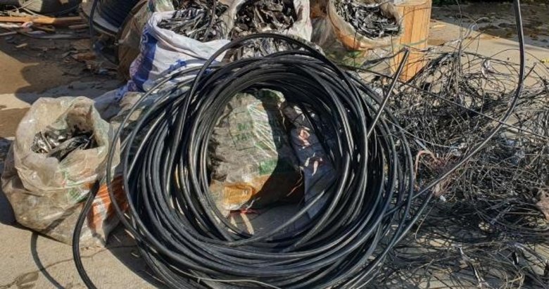 İzmir’de kablo hırsızları suçüstü yakalandı