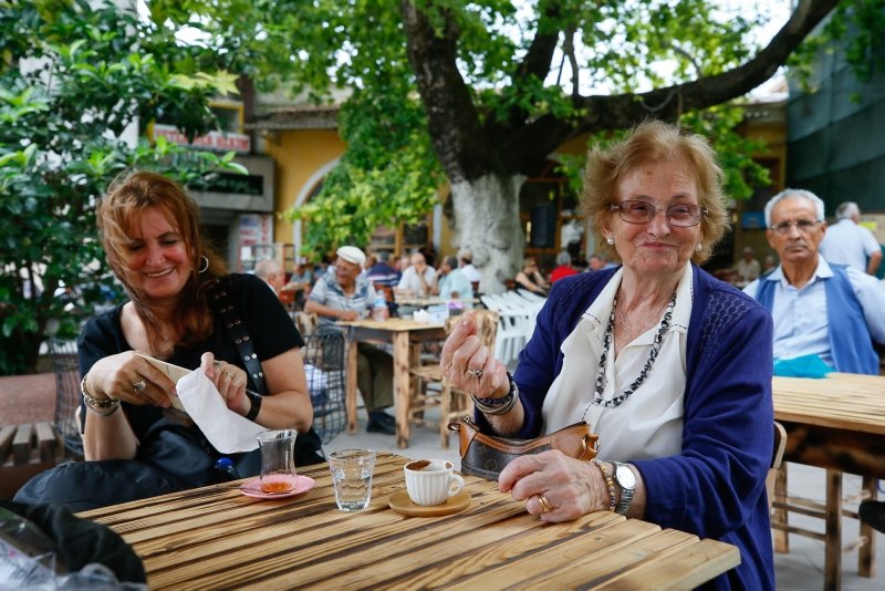 İzmir Bergama’da çocukluğunun geçtiği sokağı 74 yıl sonra yeniden gördü!