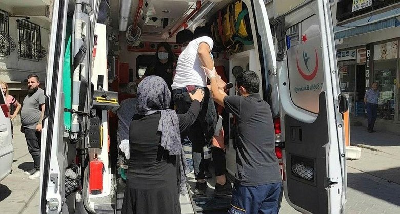 Kayınpederin gözü döndü! Kızının gözü önünde damadını bıçakladı