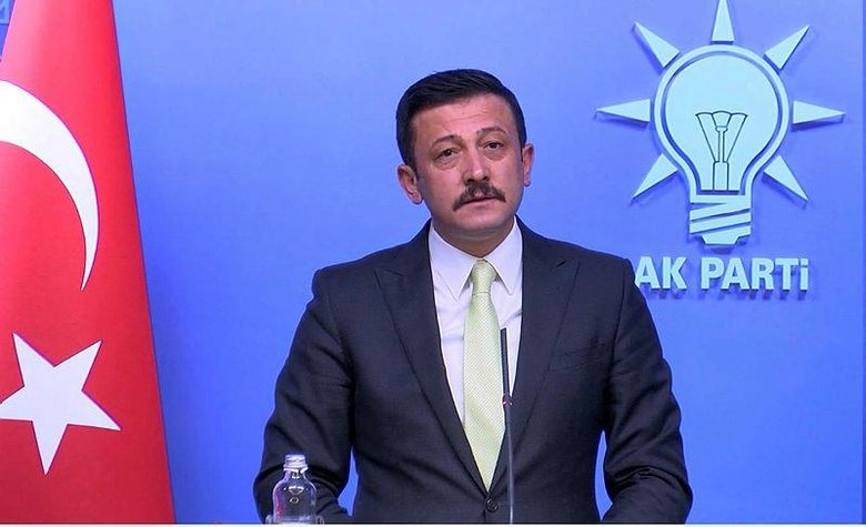AK Parti’li Dağ’dan, Tunç Soyer’e bayrak ve para tepkisi!
