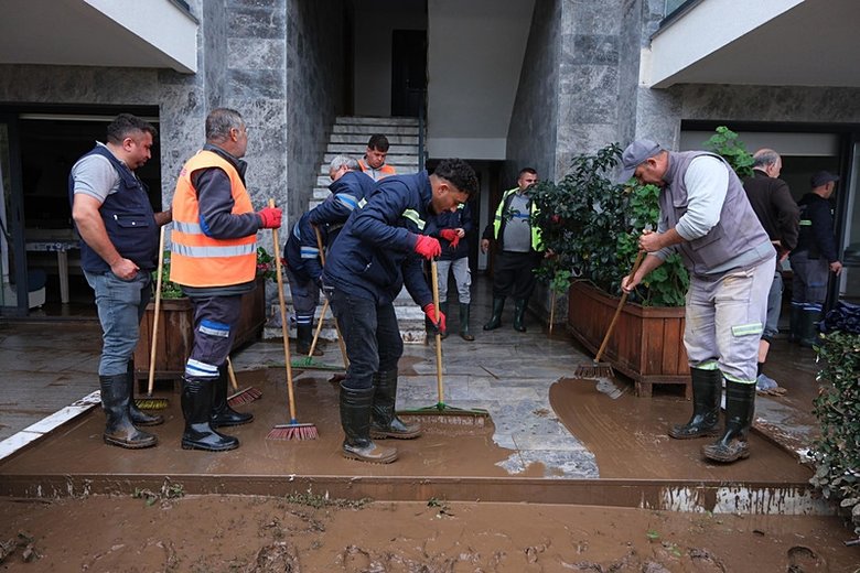 Bodrum’da kuvvetli sağanak nedeniyle evleri su bastı