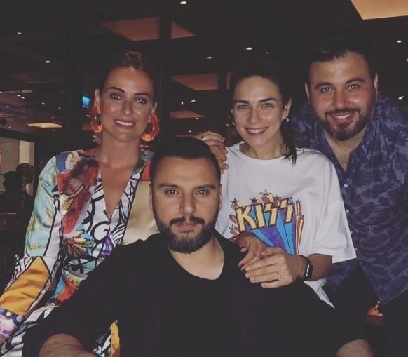 Eltiler barıştı! Buse Varol ve Merve Tektaş’tan yan yana poz geldi