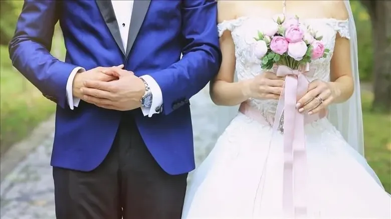 usakta-sosyal-medyayi-sallayan-dugun-adi-feyk-ogrenciler-gelinsiz-damatsiz-piste-kostu-1792909757229.jpeg