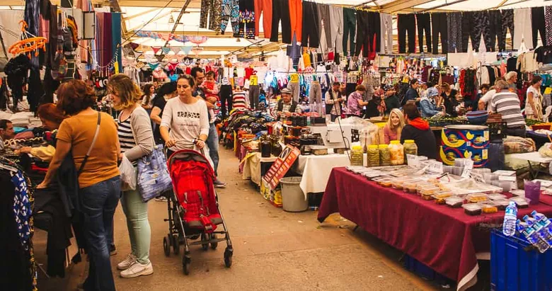 Bostanlı’da mağdur esnaf cevap istiyor