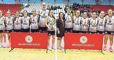 Okul Sporlarında şampiyonlar geçidi