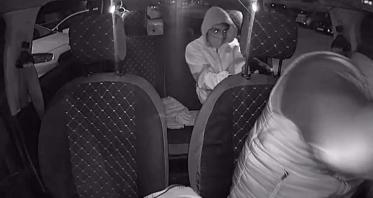 İzmir’de taksicinin soğukta beklemesin diye aldığı müşteriden silahlı saldırı!