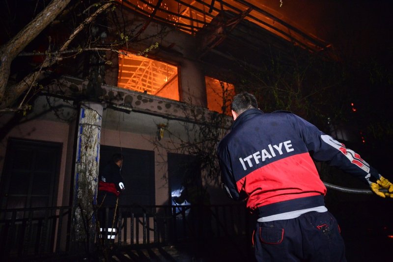 Çanakkale’de otelde çıkan yangın söndürüldü