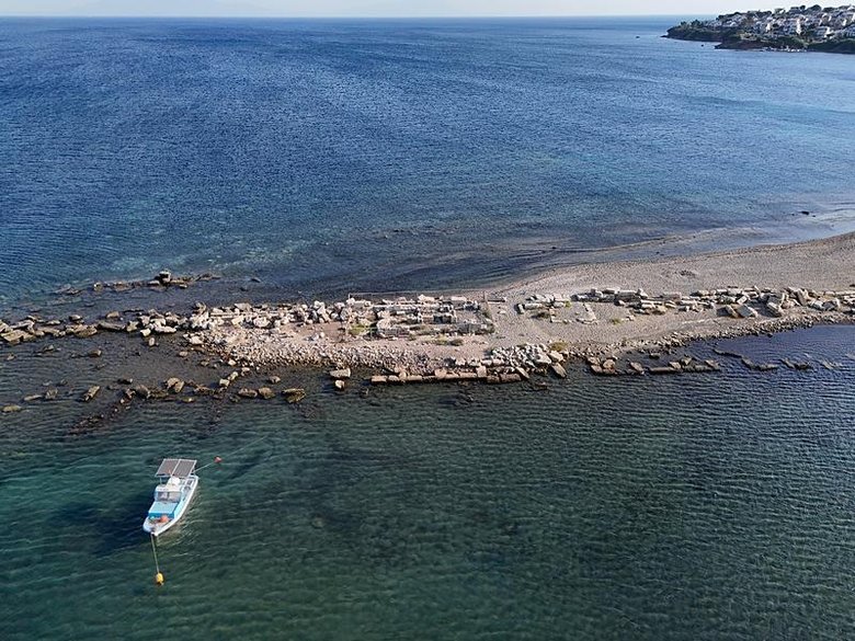 Anadolu’daki en iyi korunmuş antik kent limanı İzmir’de