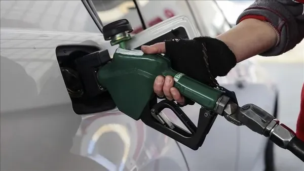 izmir-guncel-akarkayit-fiyatlari-2-temmuz-persembe-benzine-zam-mi-geldi-1782977549875.png