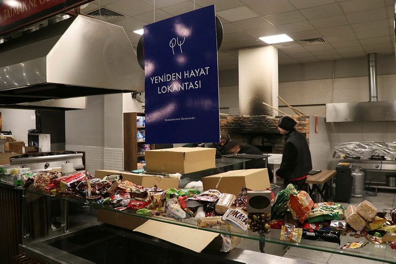 Ünlü şef, afet bölgesine lokanta kurdu